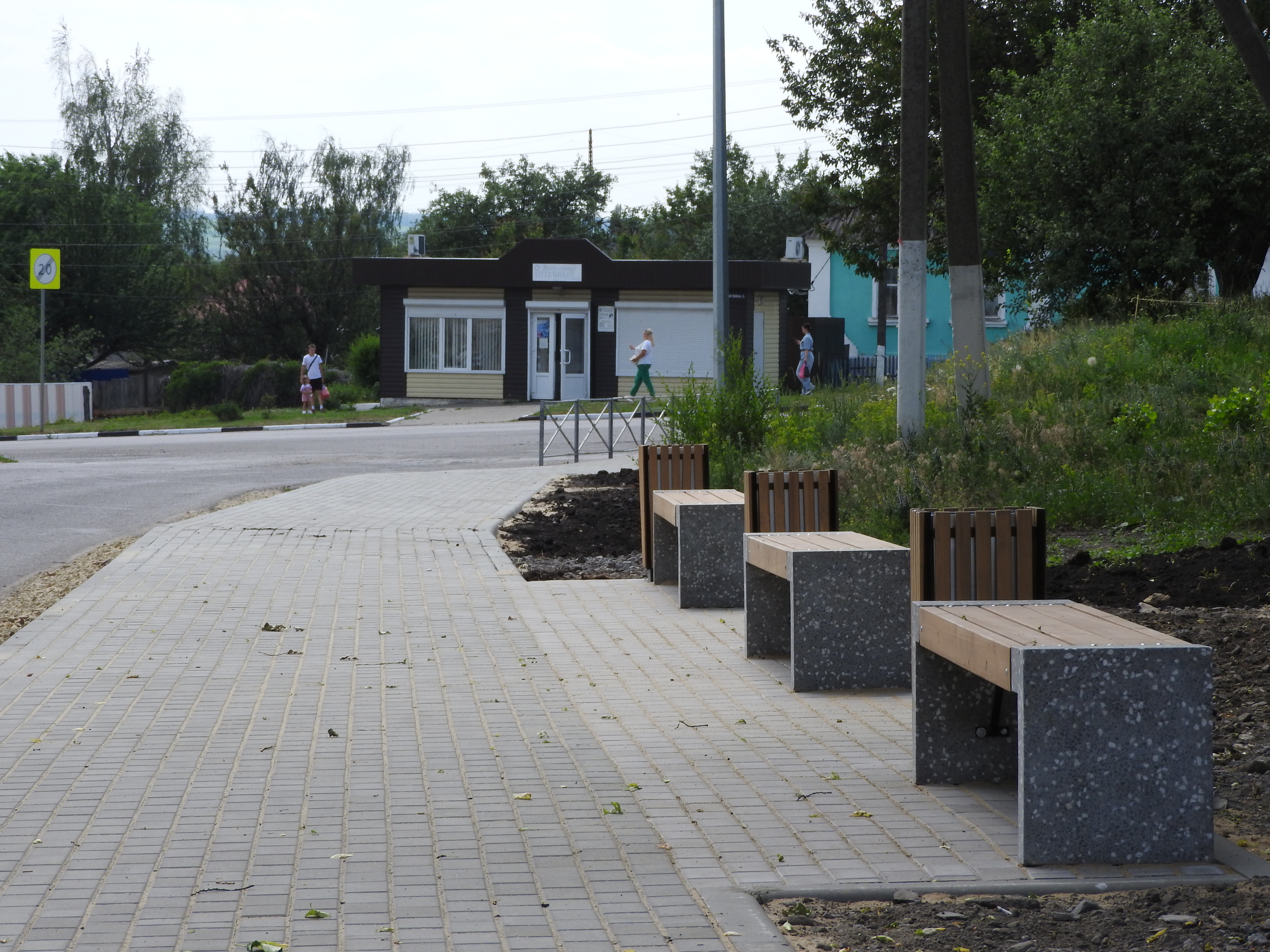 В рабочем поселке Хохольский Хохольского района завершено устройство пешеходной зоны от ул.Карла Маркса д.5 до ул.Ленина д.3а..